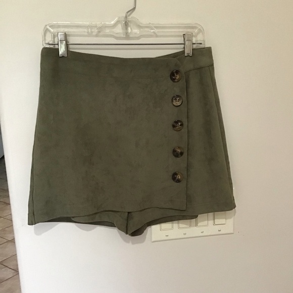 Altar’d State Skorts. Size Med👩🎤 - Picture 1 of 9